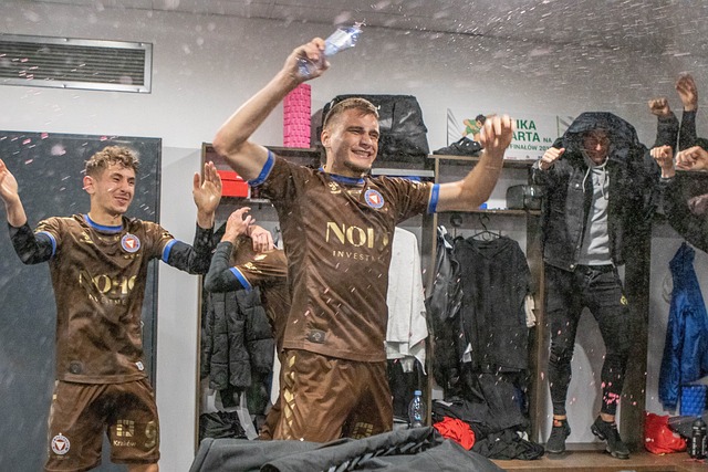 被迫提前退 被迫提前退